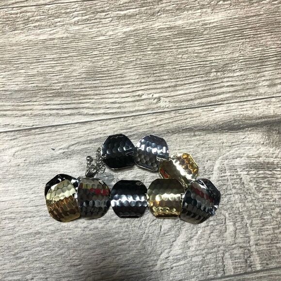 2/$20 Multi tone gold silver bronze bracelet - Picture 4 of 6